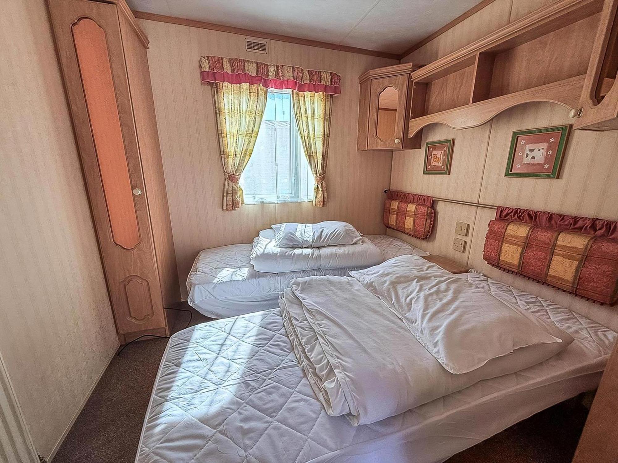 6 Berth Caravan In Hunstanton, Ideal For Seaside Holidays Ref 13004L Экстерьер фото