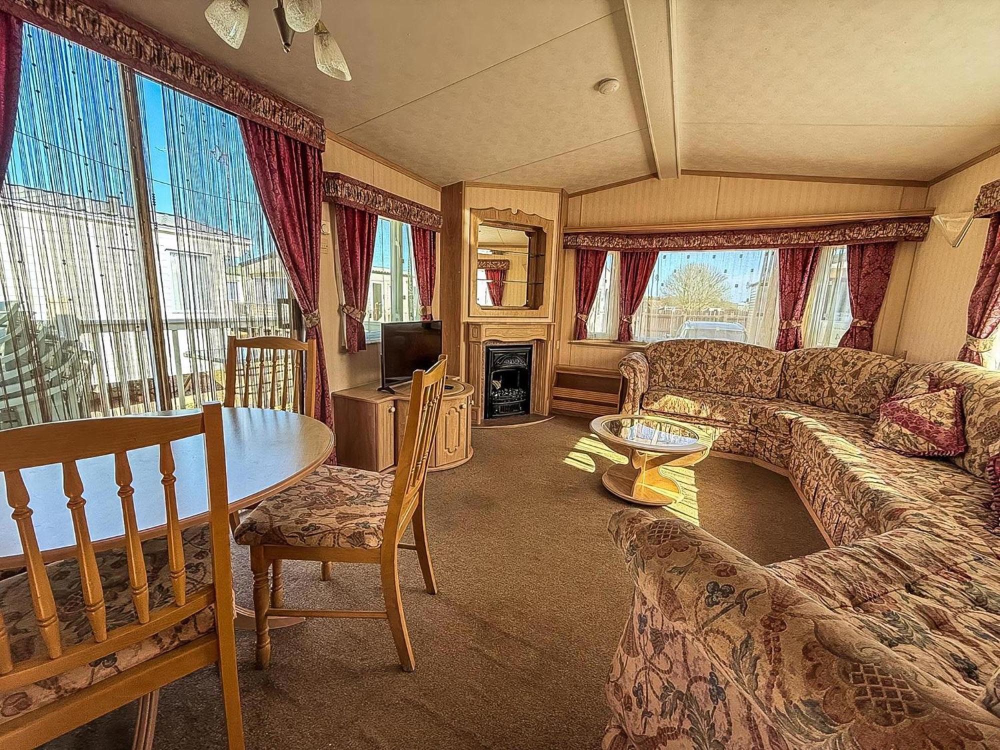 6 Berth Caravan In Hunstanton, Ideal For Seaside Holidays Ref 13004L Экстерьер фото